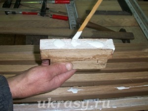 Distrugerea unui scut din lemn pentru sculptură în lemn