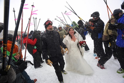 Ceremonia de nunta la zona de schi loveland ski este interesanta!