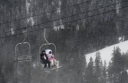 Ceremonia de nunta la zona de schi loveland ski este interesanta!