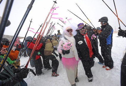 Ceremonia de nunta la zona de schi loveland ski este interesanta!