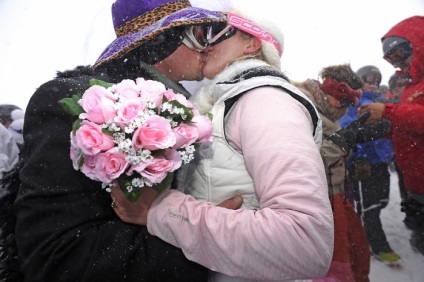 Ceremonia de nunta la zona de schi loveland ski este interesanta!