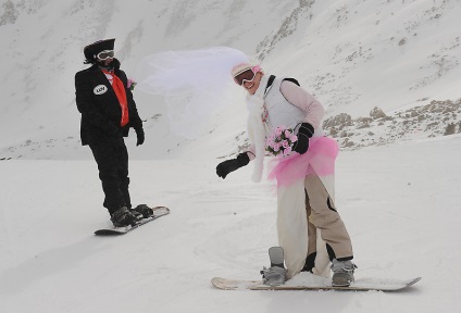 Ceremonia de nunta la zona de schi loveland ski este interesanta!