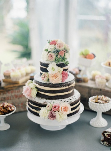 Tort de nuntă cu prăjituri deschise