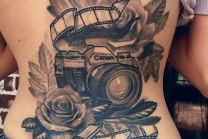 Tatuaj pe spatele femelei și bărbatului, semnificația lor, schițe, idei, 100 de fotografii,