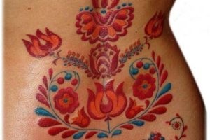 Tatuaj pe spatele femelei și bărbatului, semnificația lor, schițe, idei, 100 de fotografii,