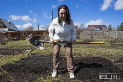 Lecții de la agrofitnes de la cum să săpa o grădină, construi și nu se îndoaie