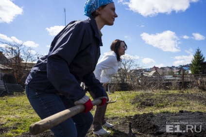 Az agrofitnes tanulságai a kert ásásáról, építés és nem hajlítás