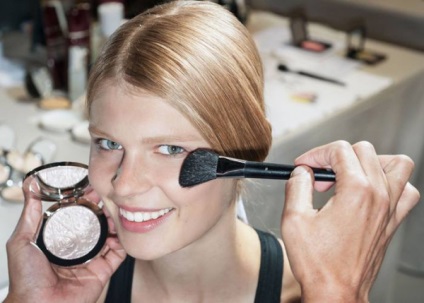Tavaszi kollekció dior 2016 (színmintákkal) - dior ragyogó kertek tavaszi 2016 gyűjtemény (színminták (Diorskin Nude Compact) Tavaszi kollekció dior 2016 (színmintákkal) - dior ragyogó kertek 2016 tavaszi gyűjtemény (színminták