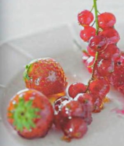 Boabe și fructe în caramel