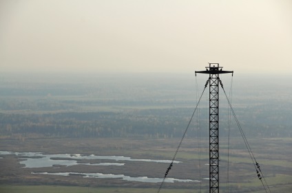 Stâlpi de radio abandonați