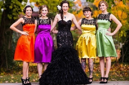 15 Fotografiile celor mai curajoase mirese care au ales rochii de nunta inchise