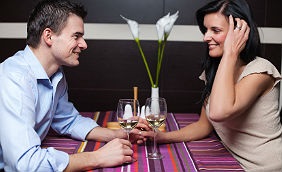 9 modalități de a distinge între flirturi și politețea obișnuită, revista pentru femei de psihologie