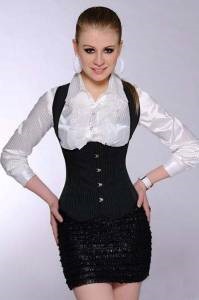 Bluza sub corsetul de dragoste este din nou la modă