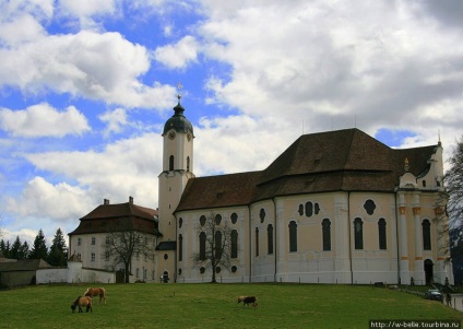 Biserica pe o luncă