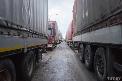 Ce se întâmplă în coada de camioane la granița cu Lituania