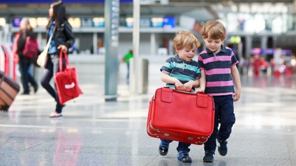 Câți ani au copiii zboară cu avionul gratuit?