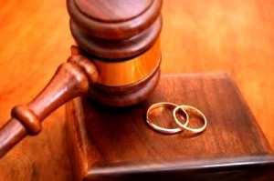 Fictitious divorce de căsătorie în instanță sau în registratură