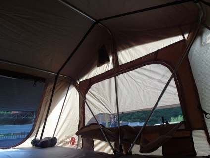 Testarea unui cort abrupt (un cort pe acoperiș)
