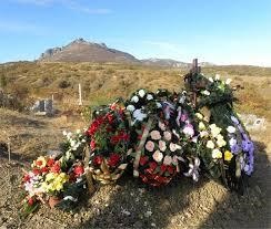 Ce flori ar trebui să fie transportate în cimitir timp de 9 și 40 de zile de la moartea