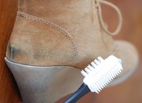 Cum sa curatati pantofii de suedeza de sare, reactivi, murdarie, pete de acasa