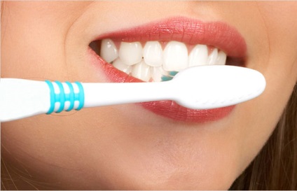 Cum să vă albiți dinții acasă fără a dăuna smalțului și gingiilor, frumos