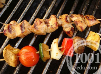Cum să gătești un kebab de pui de carne de pui într-o marinată de soia de miere - un kebab de shish dintr-un pui din 1001 mâncare