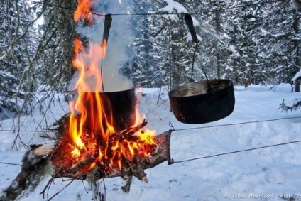 Cum de a construi un incendiu în pădurea de iarnă, un mod activ de viață