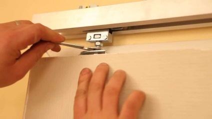 Cum să culcați tavanul sub pictura de mâini pe trepte