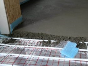 Ce fel de șapă pentru a crea un sistem de podea încălzită cu apă în apartament?