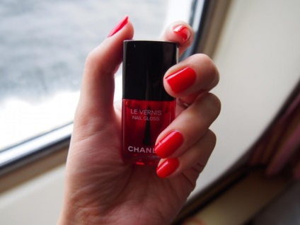 Caramel sau pahar de Murano pe unghiile cărora le place mai mult cu chanel le vernis luciu de unghii №530