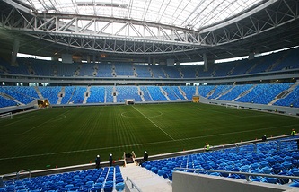 Szőnyeg robogó, hogy miért St. Petersburg stadion visszahúzható mező - sport