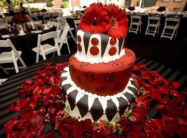Piros esküvői torták eredeti esküvői sütemények