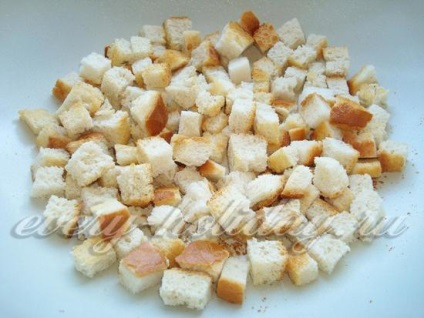 Salată de pui cu ciuperci în coșuri de brânză
