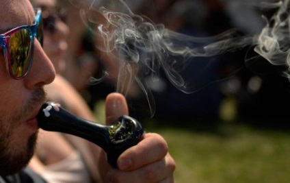 Füst marihuána az első alkalom, hogyan lehet a maximális zümmögést