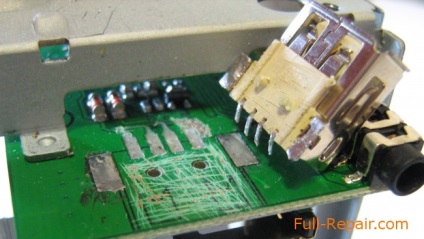 Montarea conectorului usb căzut în aparatul de înregistrare radio