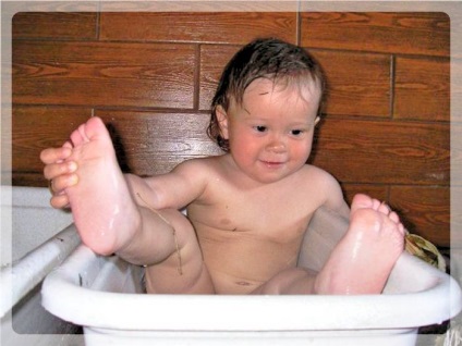 Lehetséges-e, hogy a gyermek belépjen a fürdőbe?