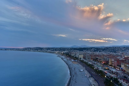 Ei bine, pe când m-am dus într-o excursie la luna de miere pe coasta de azur, o revistă despre Minsk