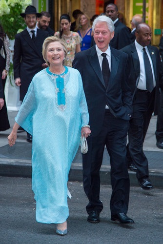 M-am plimbat chiar și în jurul lui Jaylo! Hillary Clinton a devenit cel mai elegant oaspete la nunta fiicei unui miliardar