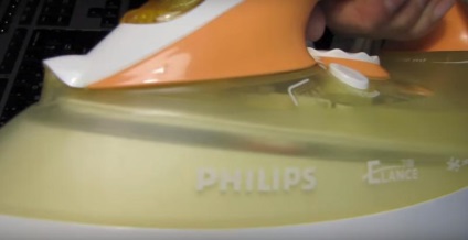 Curățare de apă cu pulverizare pe fierul Philips elance 3100