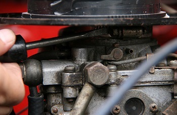 Caracteristicile ajustării carburatorului