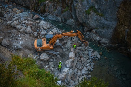 Az escarpinosa tava és a park a malajzetta a Pireneusokban