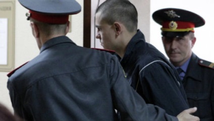 Un pachet pe cap, un picior pe rinichi, o altă tortură a poliției în Tatarstan