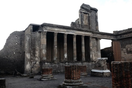 Paestum és Pompeii