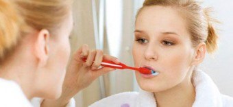 Cauzele și tratamentul plăcii negre în limbă și dinți