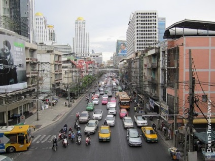 Mergând de-a lungul bisericii Siam din Bangkok, cum să ajungi la Paragonul Siamez