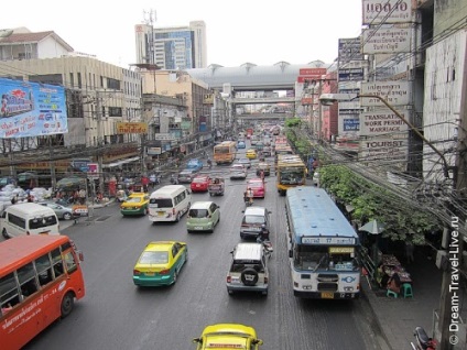 Mergând de-a lungul bisericii Siam din Bangkok, cum să ajungeți la Siamezul Paragon