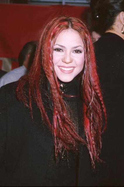 Shakira a haját egy tüzes vörösesre festette