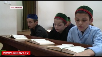 Școlile hafizov Cecenia, în cadrul unui curriculum special, au pregătit câteva sute de experți în Coran