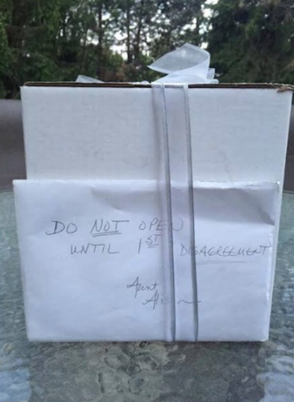 La 9 ani după nuntă, cuplul a găsit un cadou despachetat de la nuntă