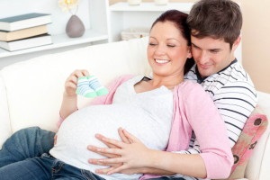 A férj, a terhesség alatt, a gyermeket egy évig veszíti